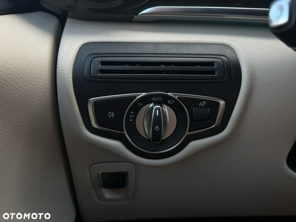 Mercedes-Benz Klasa V 250 d extralang 9G-TRONIC Avantgarde - 16