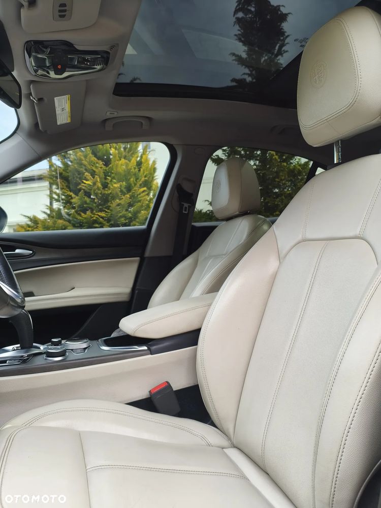 Alfa Romeo Stelvio 2.0 Turbo 16V AT8-Q4 Veloce Ti - 37