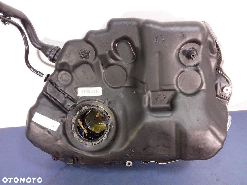 AUDI A4 B9 AVANT 2.0 TDI ZBIORNIK PALIWA - 2