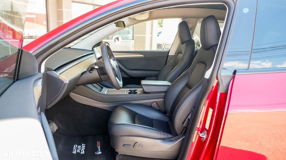 Tesla Model Y - 31
