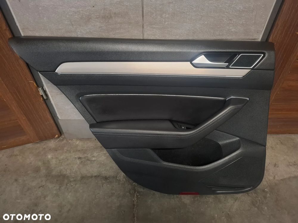 Boczek drzwi lewy tył tylny skóra Volkswagen Passat kombi B8 2019 rok europa - 1