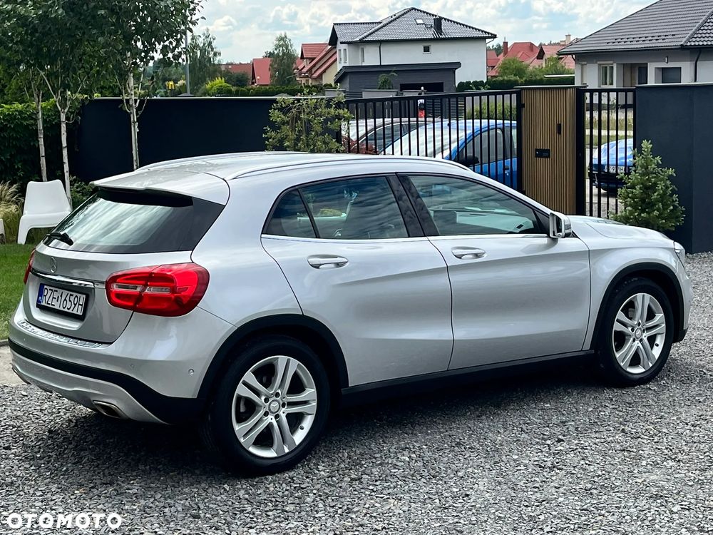 Mercedes-Benz GLA 180 - 14