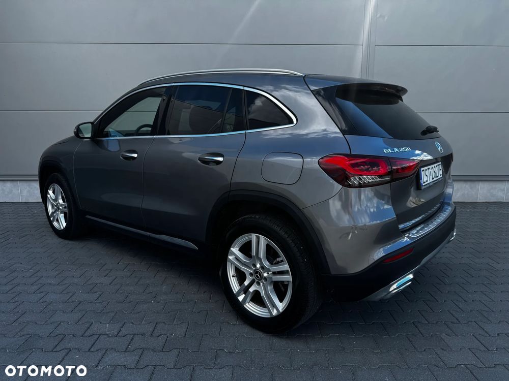 Mercedes-Benz GLA 250 8G-DCT - 9
