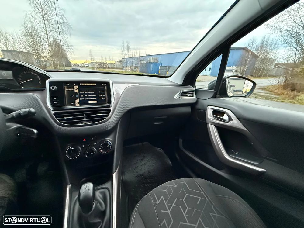 Peugeot 2008 1.2 PureTech Allure EAT6 - 4