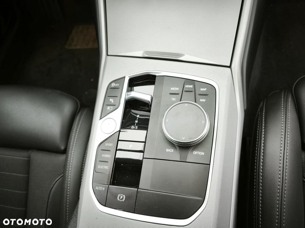 BMW Seria 3 330e Luxury Line - 11