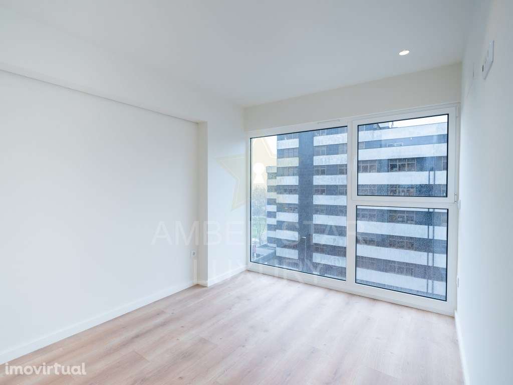 Apartamento T1 para arrendamento junto da Estação do Metro da Trindade - Grande imagem: 5/16