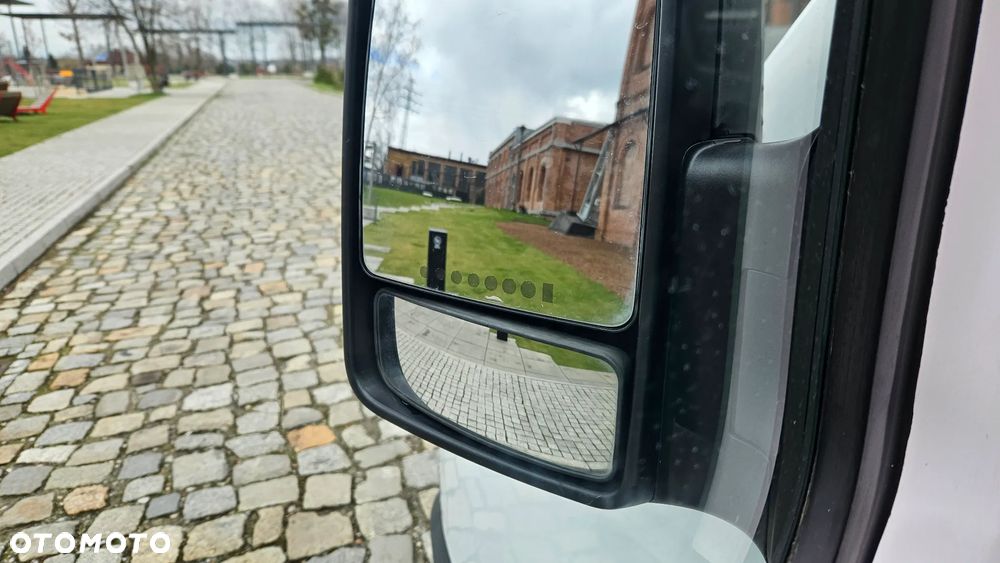 Mercedes-Benz Sprinter - 14