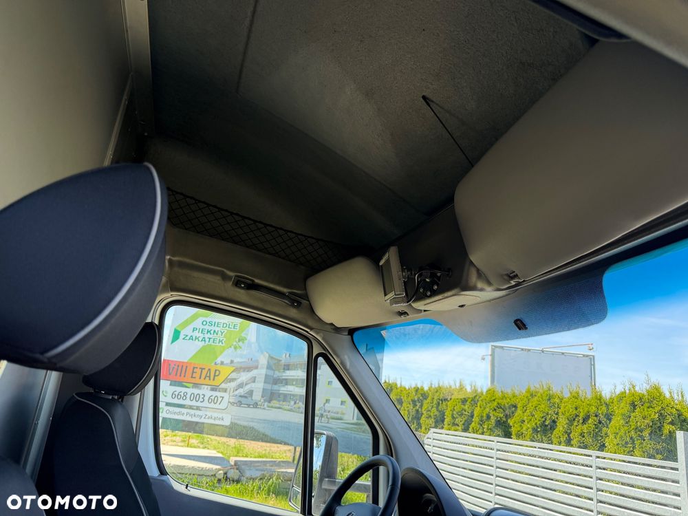 Mercedes-Benz Sprinter - 12