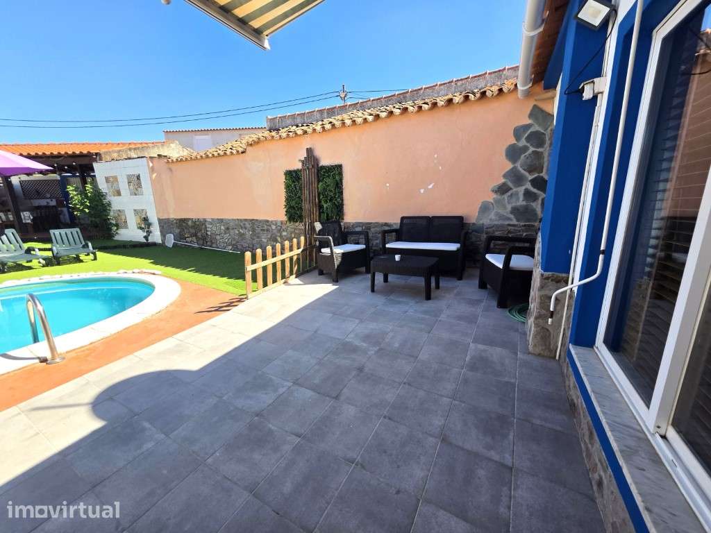 Moradia T2 com piscina, muito perto da Praia da Amieira - Grande imagem: 2/27