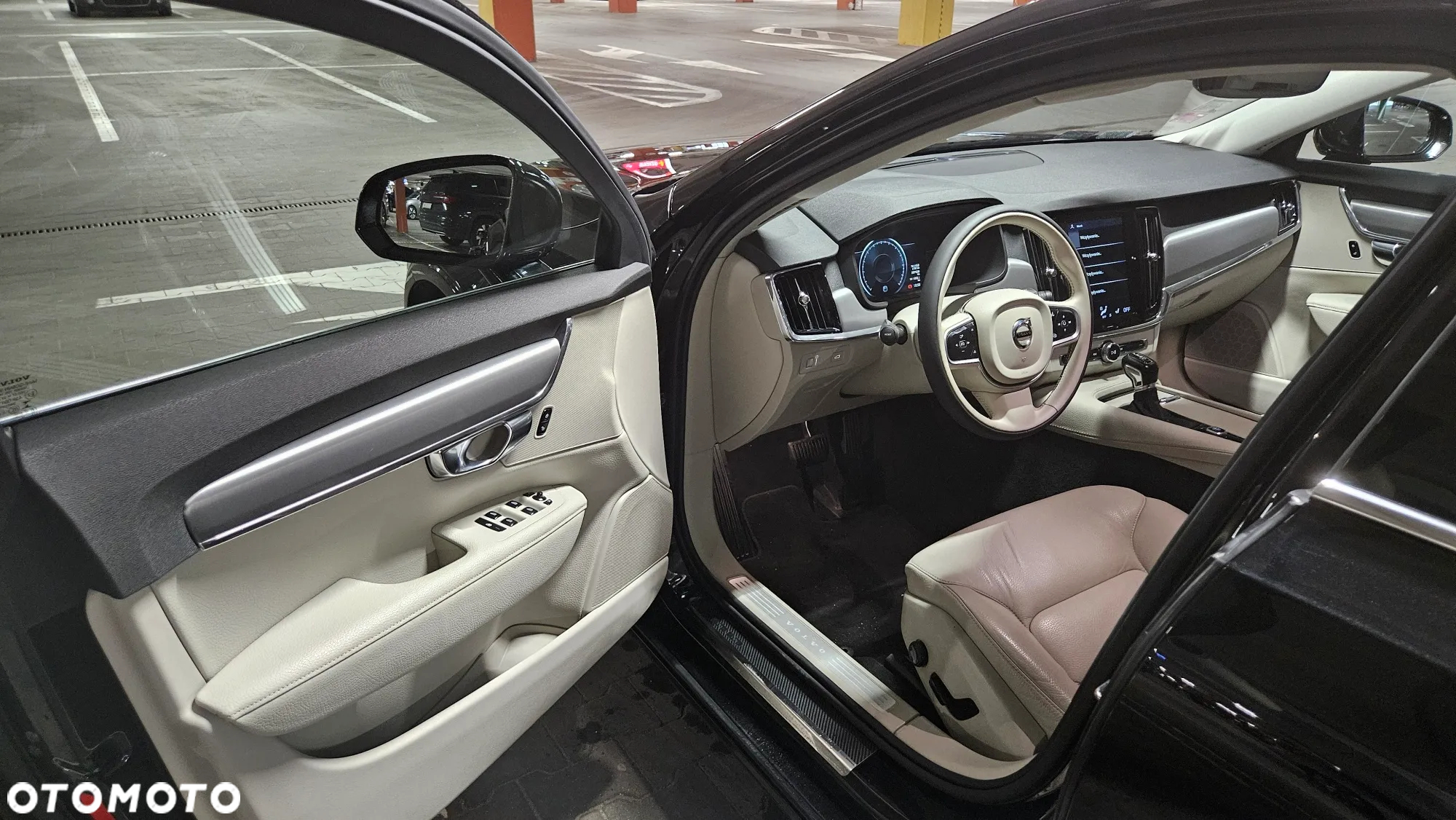 Volvo V90 D4 Momentum - 12