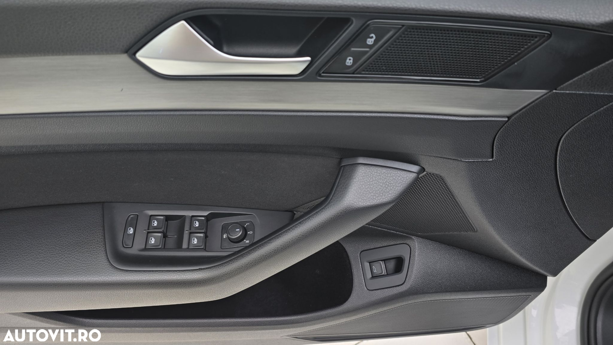 Volkswagen Passat 2.0 TDI DSG Comfortline - 11