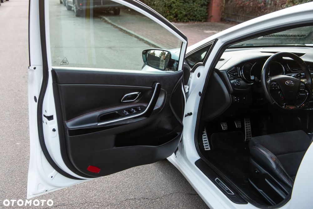 Kia Ceed 1.6 T-GDI GT - 17