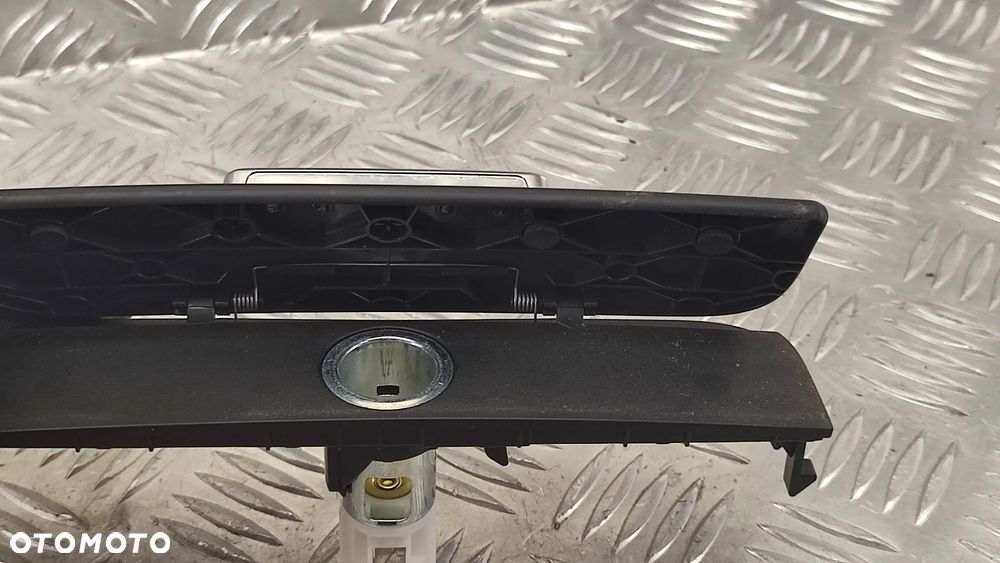 VW TOUAREG 7P 10-18R NAKLADKA GNIAZDA ZAPALNICZKI TYL ORYGINAL 7P6863761 - 3