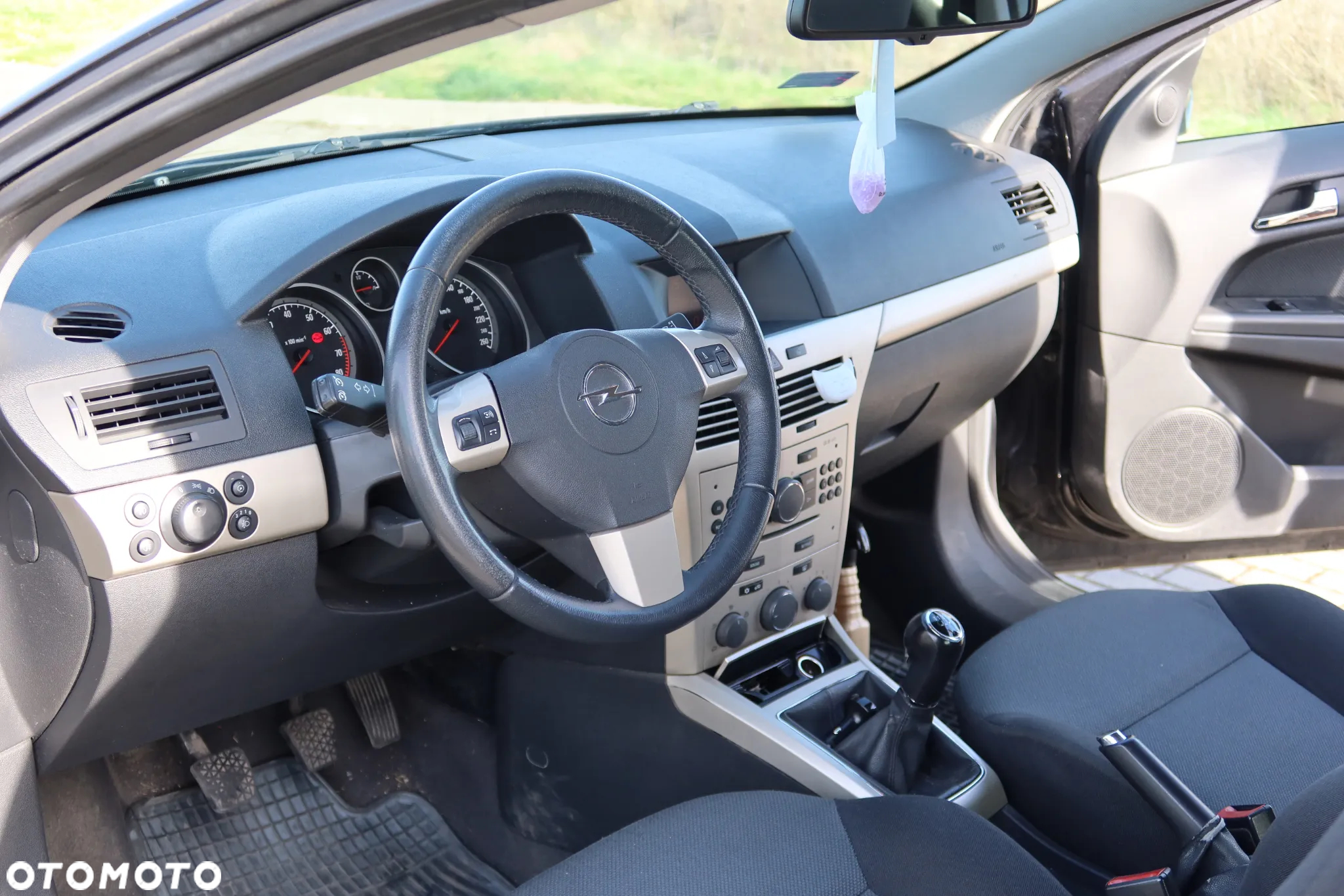 Opel Astra GTC 1.6 - 14