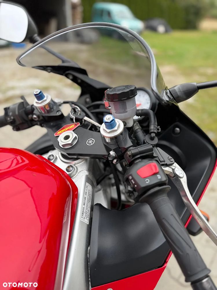 Yamaha YZF - 4