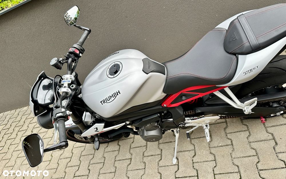 Triumph Street Triple - 9