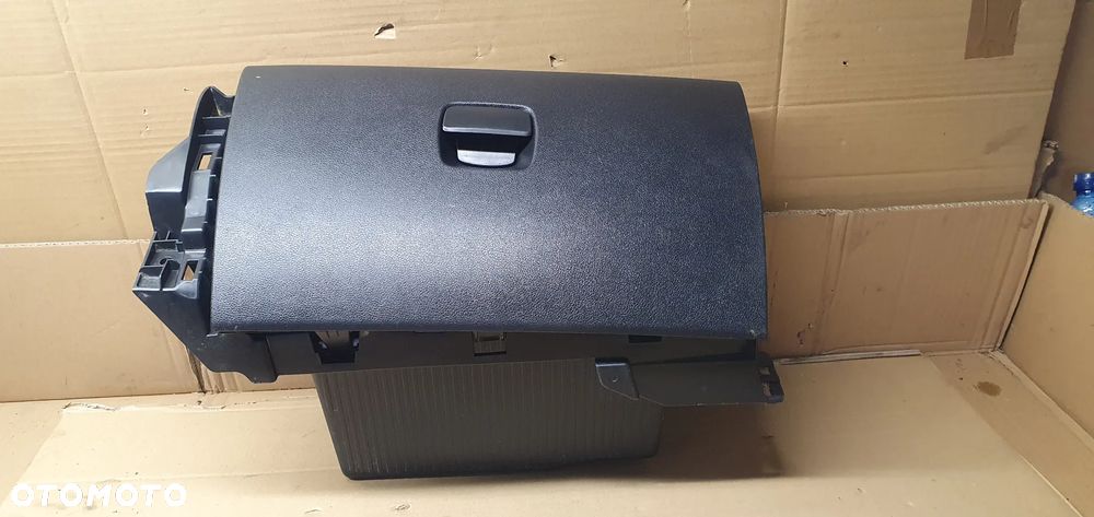 Schowek pasażera półka Europa Renault Trafic III Vivaro B 681084578R 93868005 - 2