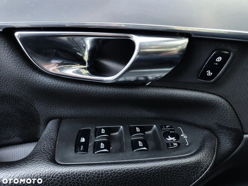 Volvo XC 90 D5 AWD Momentum 7os - 30