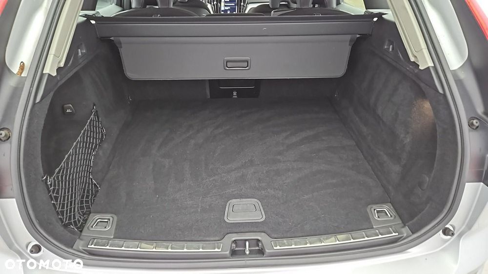 Volvo XC 60 B4 B Momentum - 23