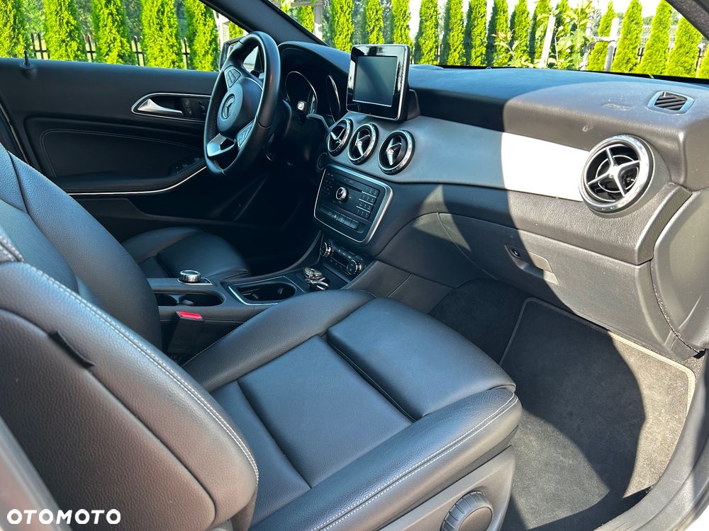 Mercedes-Benz GLA - 9