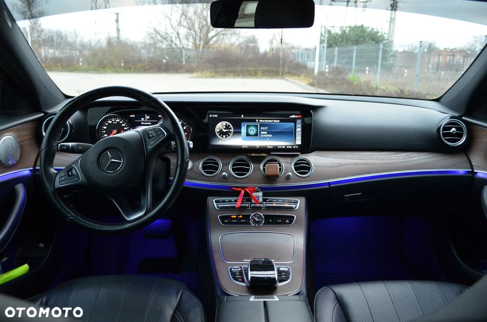 Mercedes-Benz Klasa E 300 9G-TRONIC AMG Line - 13