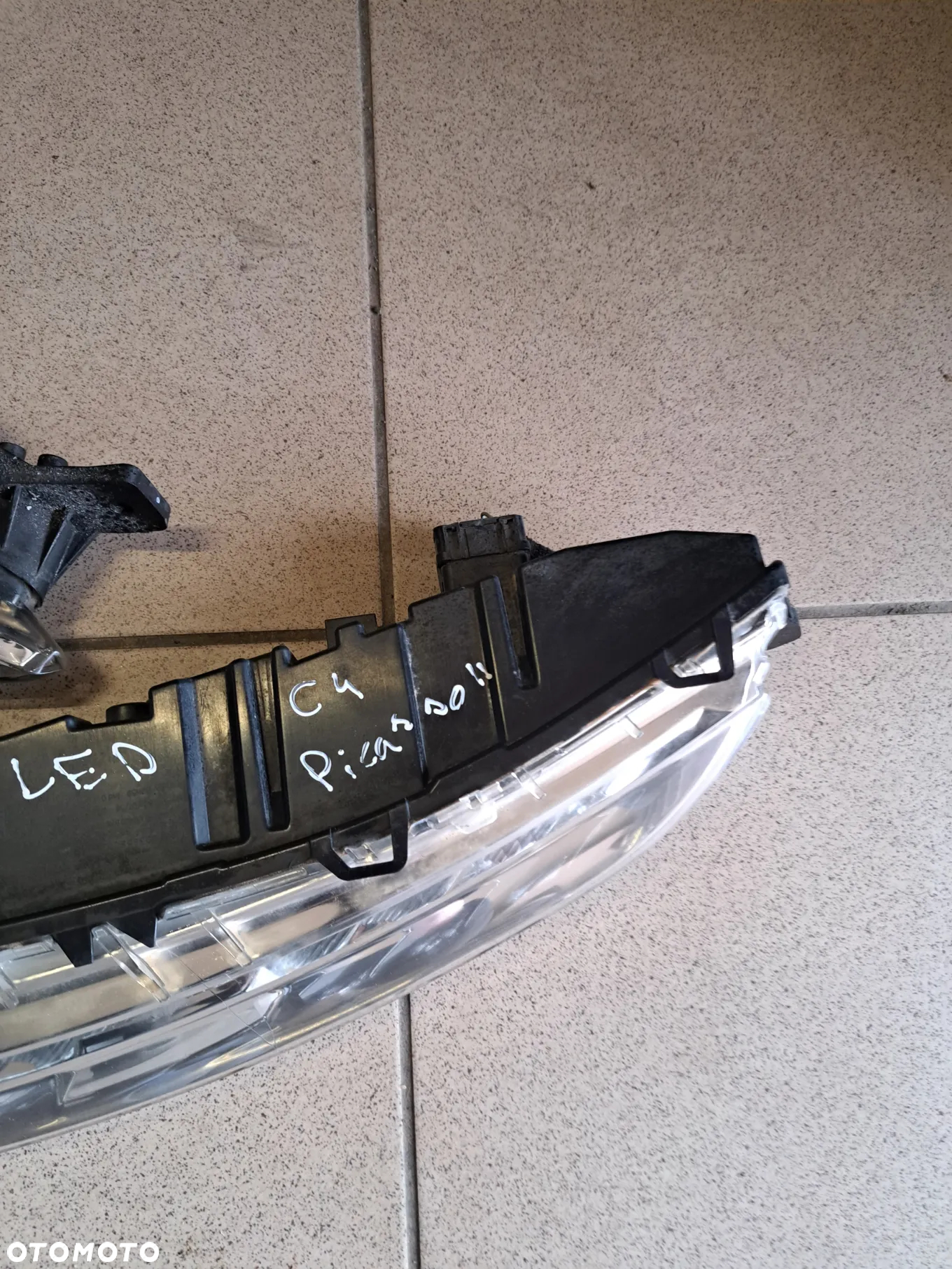 Citroen c4 picasso II lampa led  prawa 9676036480 - 3