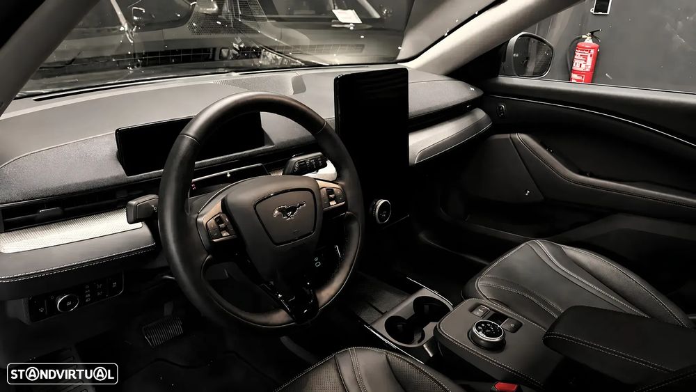 Ford Mustang Mach-E 75.7 kWh Base - 18