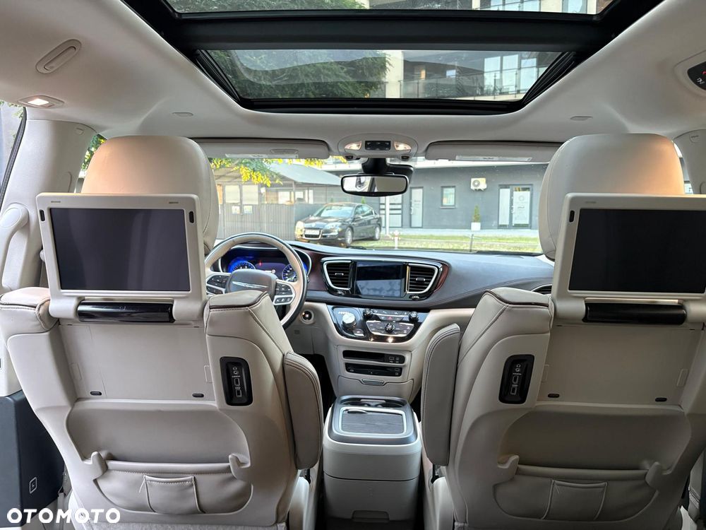 Chrysler Pacifica - 26