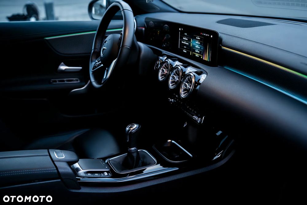 Mercedes-Benz CLA 180 d - 39