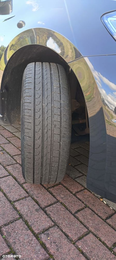 Volkswagen Touran - 27