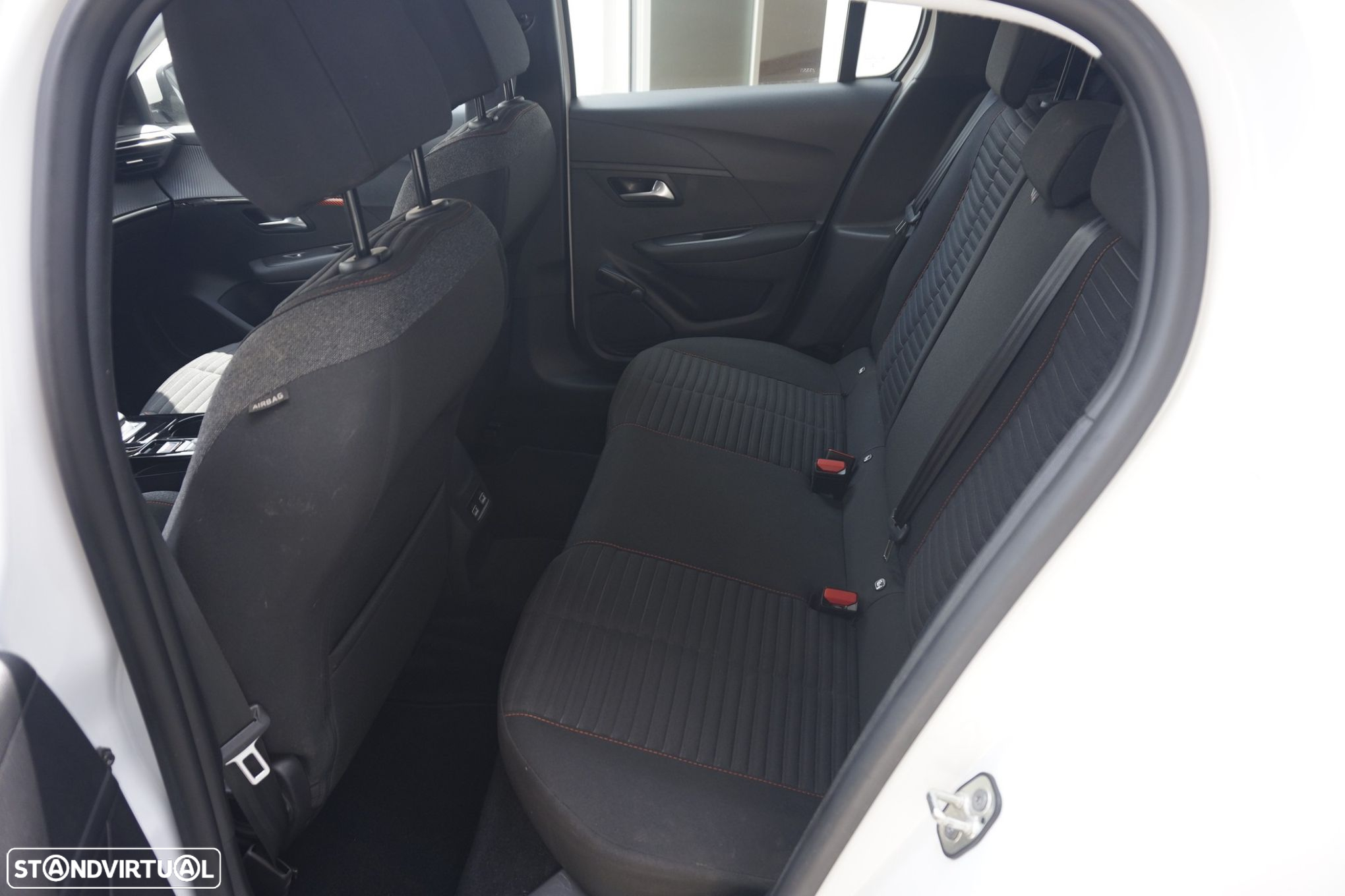 Peugeot e-208 Active - 7