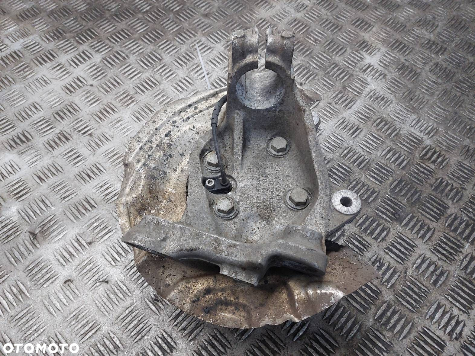PIASTA ZWROTNICA PRAWY PRZÓD BMW E90 320SI 2.0 16V 6764444 - 2