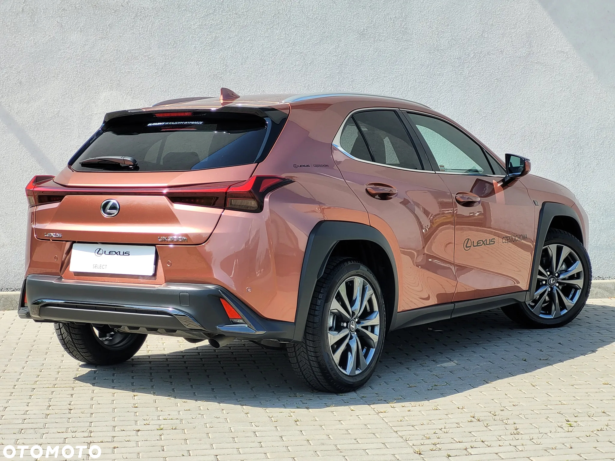 Lexus UX 300h F Sport Design - 6