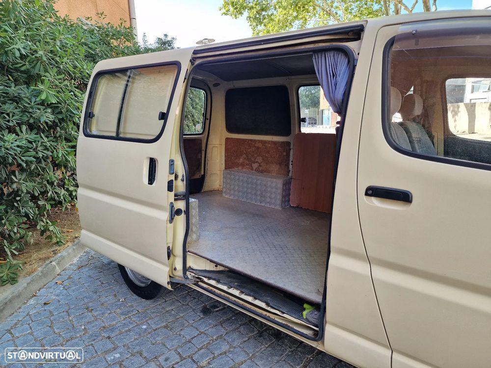 Toyota HiAce 2.4 D LXH12LB - 11