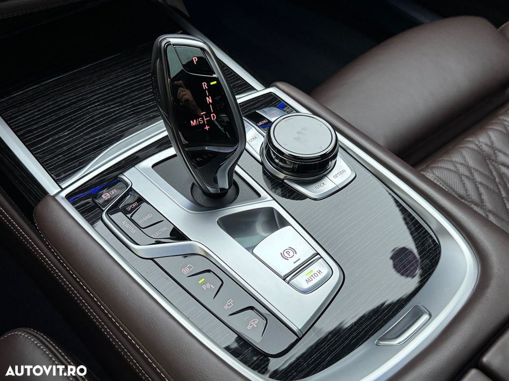 BMW Seria 7 745e - 32