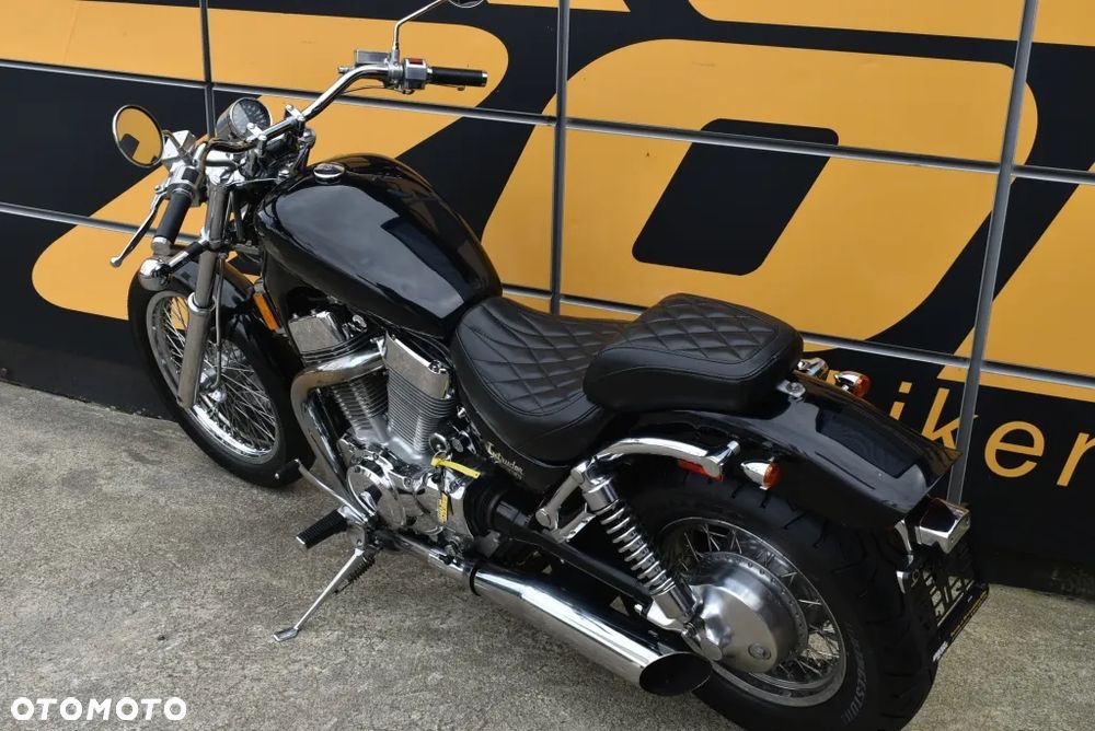 Suzuki Intruder - 9