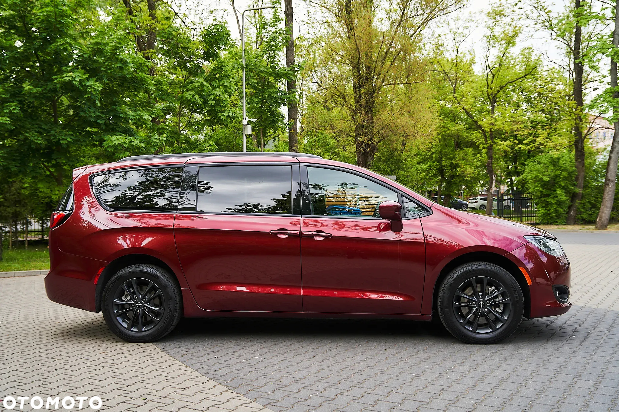 Chrysler Pacifica - 9