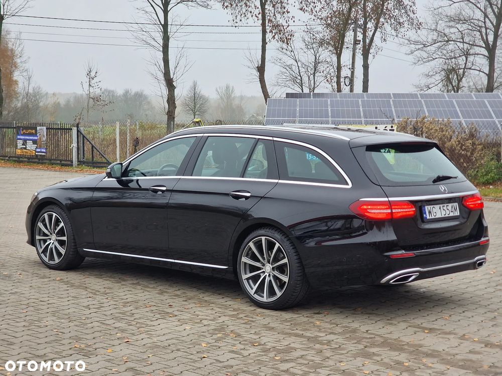 Mercedes-Benz Klasa E 220 d 4Matic 9G-TRONIC AMG Line - 4