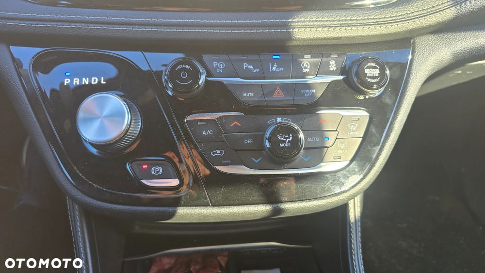 Chrysler Pacifica - 14