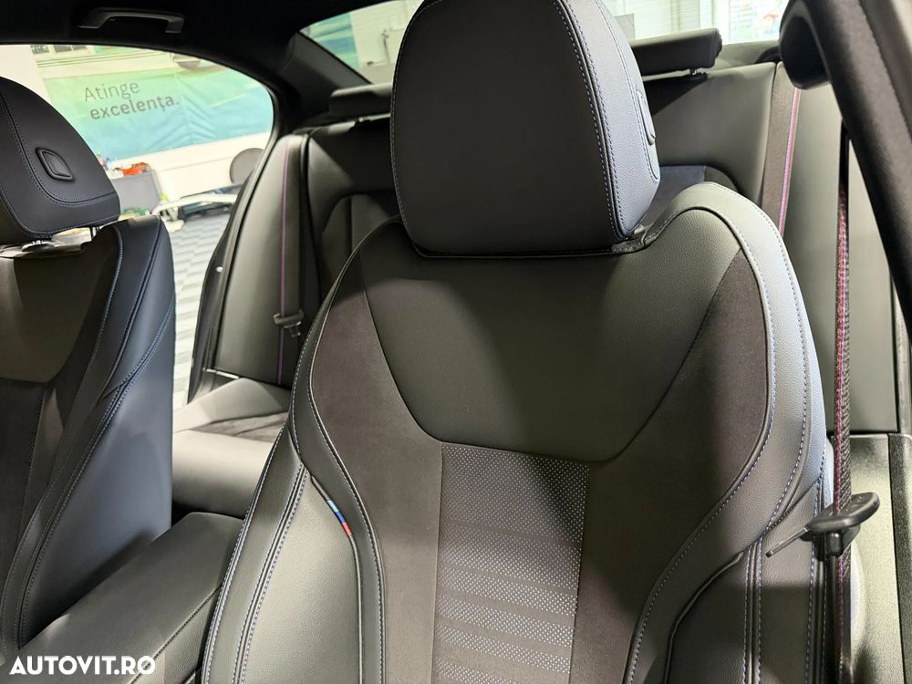 BMW Seria 3 330e xDrive Aut. - 30