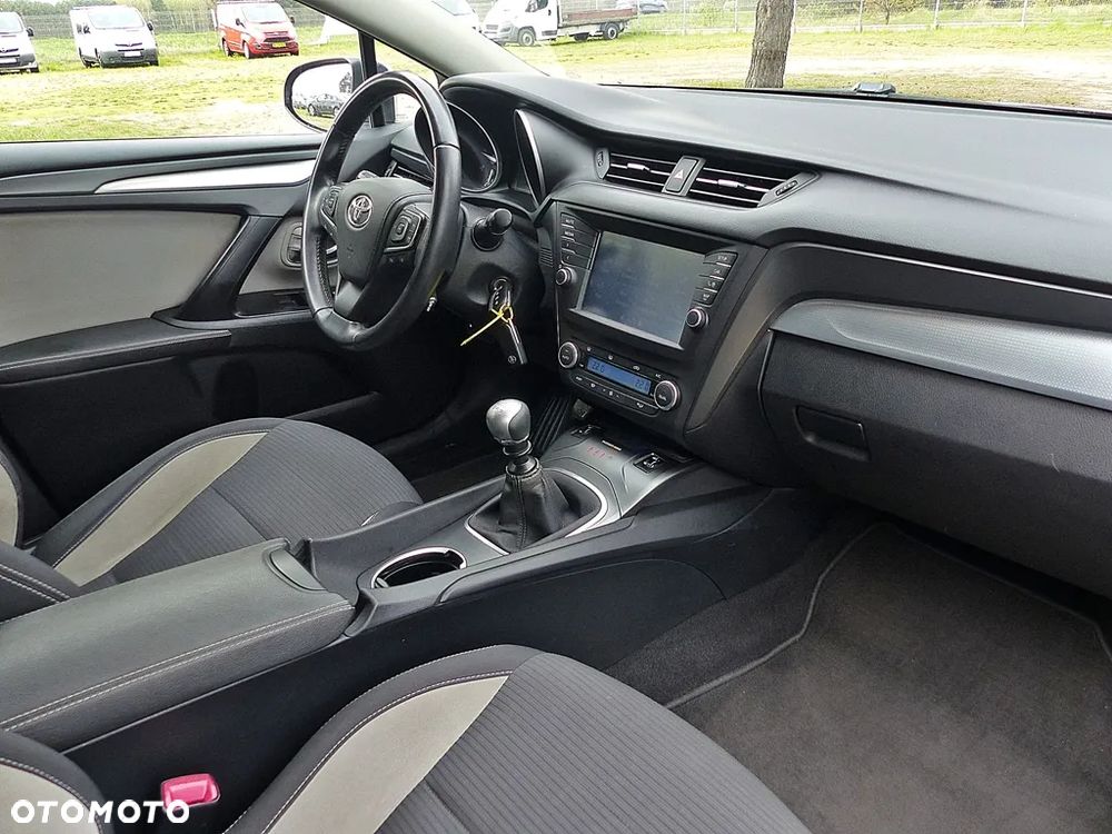 Toyota Avensis 2.0 D-4D Premium - 25
