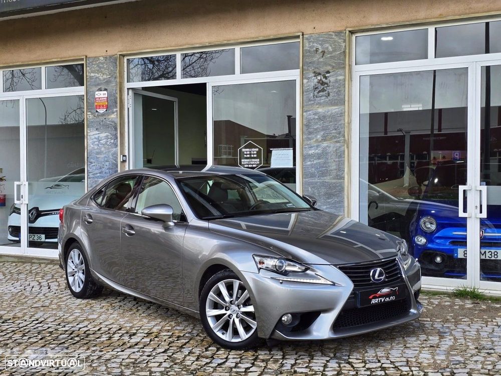 Lexus IS 300H Executive+ - 11