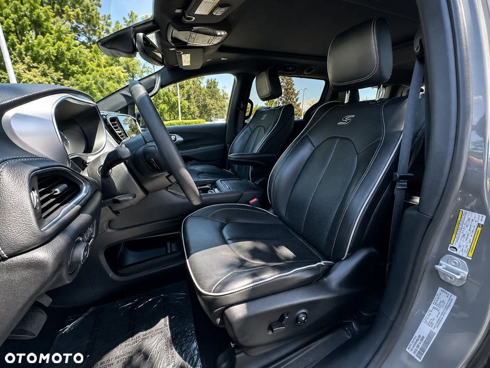 Chrysler Pacifica - 10