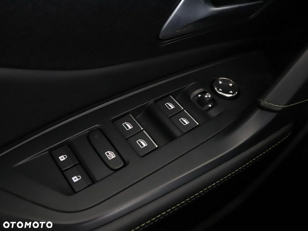 Peugeot 408 1.6 Plug-In Hybrid 225 GT EAT8 - 41