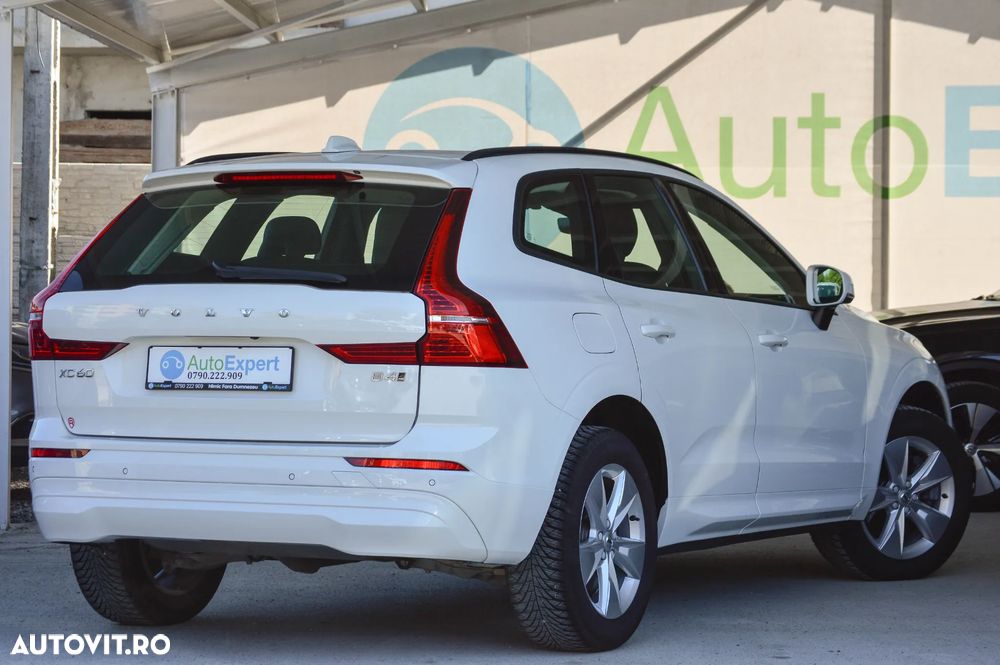Volvo XC 60 B4 MHEV AT8 AWD Momentum Pro - 23