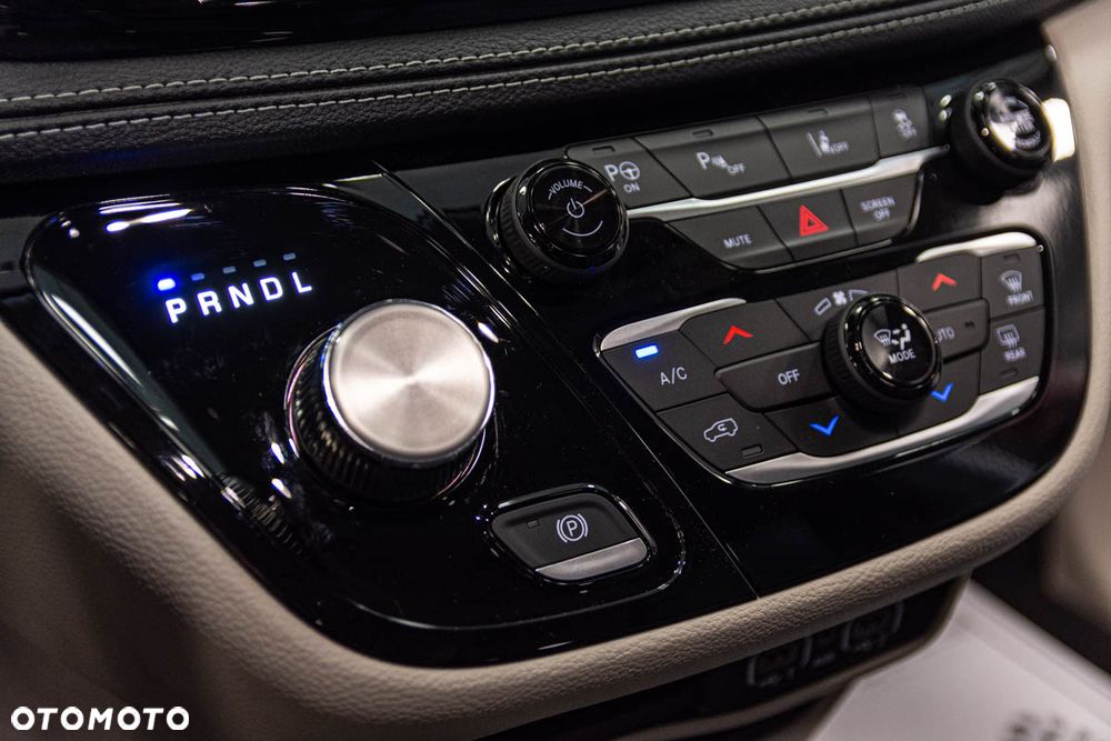 Chrysler Pacifica - 18