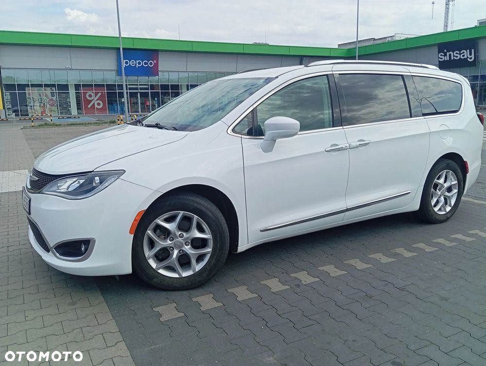 Chrysler Pacifica - 3