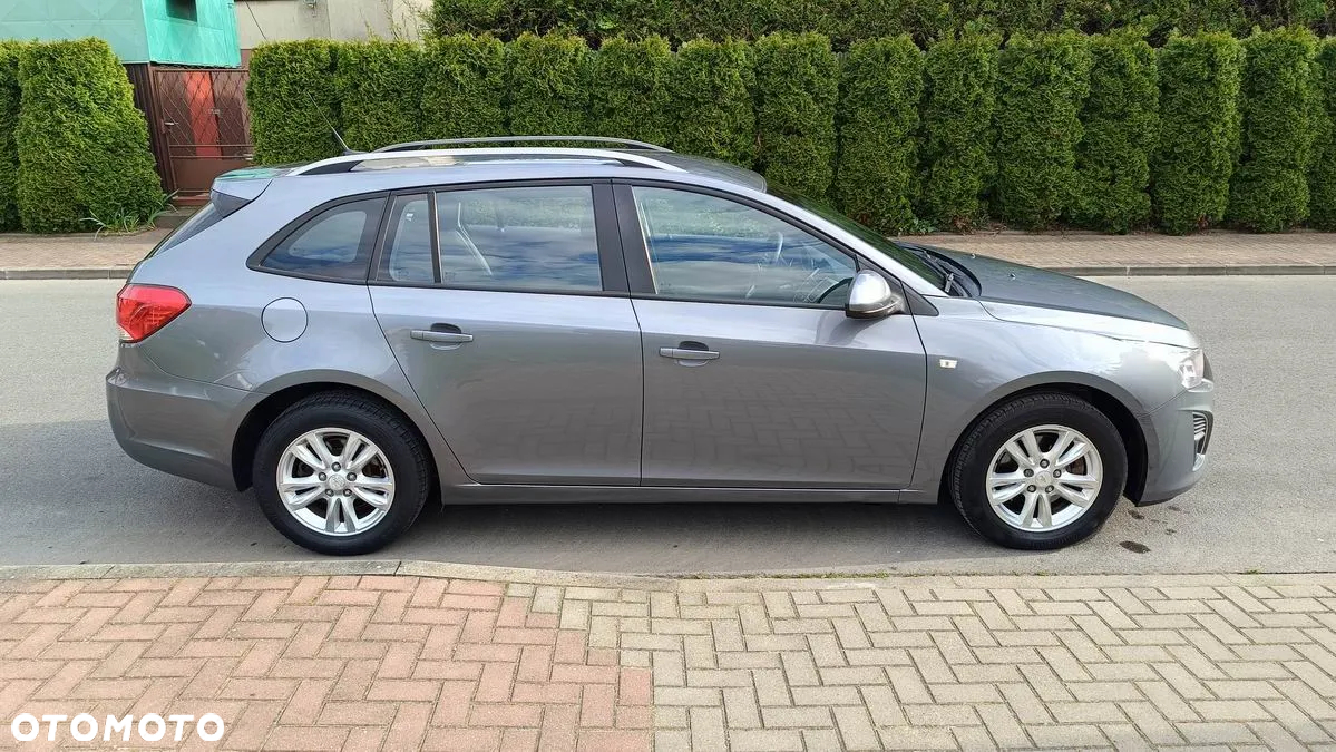 Chevrolet Cruze 1.7 LT - 9