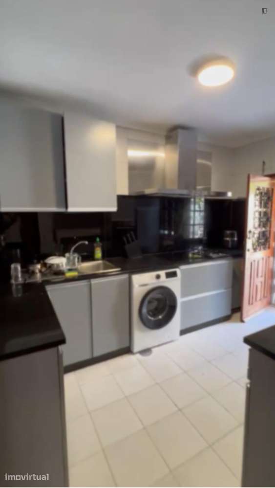 Quarto - localizado em Paranhos Porto - Grande imagem: 2/13