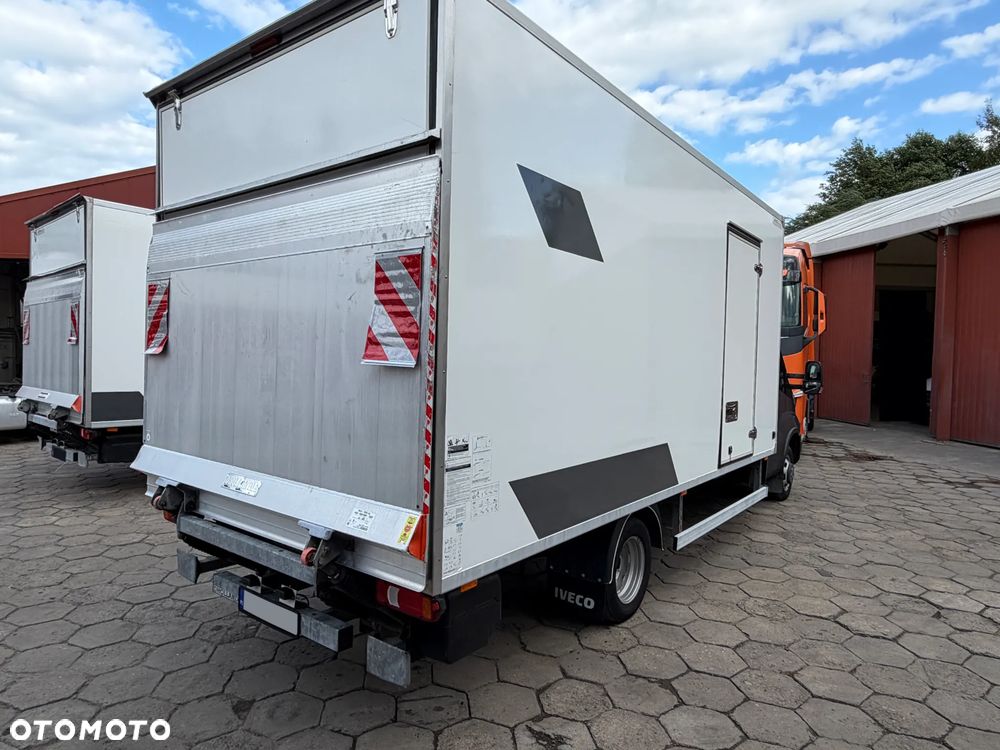 Iveco 50C18 KONTENER 5.0 M + WINDA DHOLLANDIA 1000 KG / BLIŹNIAK / 3 MIEJSCA / PRAWO JAZDY KATEGORIA "B" / 35C18 / DOSTĘPNE 2 SZTUKI / POLSKI SALON !! - 8